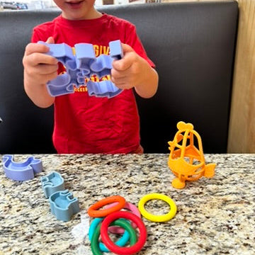 What to Pack in a Toddler Restaurant Survival Kit